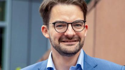 Bild: Pia Bayer/dpa
JU-Landeschef Manuel Knoll warnte nach dem Beschluss des bayerischen Parteinachwuchses gegen die Mütterrente davor, die Bedenken junger Menschen zu übergehen. (Archivbild)