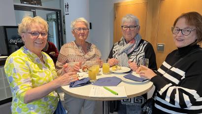 Bild: mma
Christl, Wanda, Anita und Mary gefällt das Seniorenforum, da sie dort Aktuelles in Ideen und Praxis für ihre Seniorenarbeit erfahren.