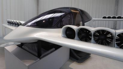 Bild: Karl-Josef Hildenbrand/dpa
Die Patente für das einst mit großen Ambitionen gestartete Flugtaxi-Projekt Lilium sind nun aus der Insolvenzmasse heraus in die US-Konkurrenz verkauft worden.