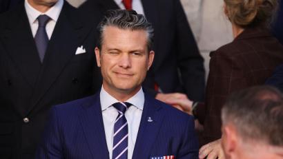 Bild: Omar Havana/AP/dpa
Hegseth hatte Probleme mit seinem Flug.