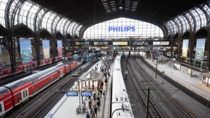 Bild: Daniel Reinhardt/dpa
Der Zugverkehr ist am Hauptbahnhof stark eingeschränkt. (Archivbild)