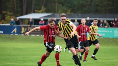 Archivbild: Dieter Jäschke
Sogar Torjäger Nico Argauer (links) war zuletzt beim 0:3 gegen die DJK Vornbach abgemeldet. Im zweiten Heimspiel in Folge will der SC Luhe-Wildenau aber gegen den 1. FC Passau wieder für eigene Tore sorgen.