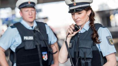 Symbolbild: Bundespolizei
Die Polizei hat einen 15-jährigen Ausreißer am Bahnhof Regensburg gefunden.