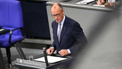 Bild: Niklas Graeber/dpa
Bundeskanzler Friedrich Merz (CDU) äußert sich in seiner Regierungserklärung im Bundestag gleich zu Beginn zum in Ägypten unterzeichneten Gaza-Friedensplan von US-Präsident Donald Trump.