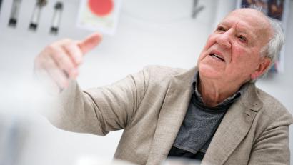 Bild: Henning Kaiser/dpa
Filmregisseur Werner Herzog (83) hat mit seinem Instagram-Account für Aufsehen gesorgt.