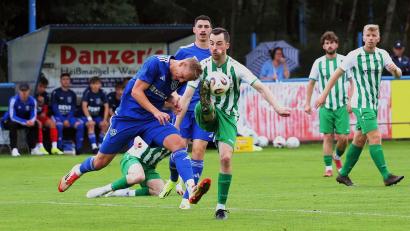 Bild: war
Der SV Etzenricht haut sich in der aktuellen Landesliga-Saison voll rein. Seit 16 Wochen ist man auf heimischen Rasen ungeschlagen, dies soll auch gegen den Tabellenzweiten TSV Seebach so bleiben.
