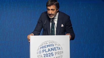 Bild: Lorena Sopêna/EUROPA PRESS/dpa
Juan del Val hat den mit einer Million Euro dotierten Planeta-Preis gewonnen.
