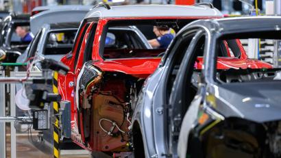 Bild: Hendrik Schmidt/dpa
Lange waren Autostandorte in Sachen Gewerbesteuer verwöhnt – das ändert sich nun. (Symbolbild)
