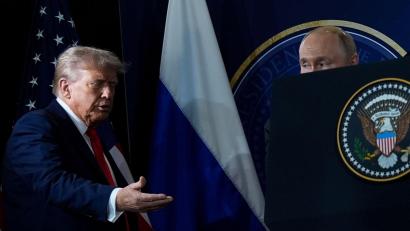 Bild: Julia Demaree Nikhinson/AP/dpa
Persönlich begegneten sich Trump und Putin zuletzt in Alaska. (Archivbild)