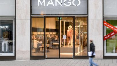 Bild: Axel Heimken/dpa
Das Datenleck bei Mango ist ein weiterer Vorfall in einer langen Reihe von Cyberangriffen auf Einzelhändler und Modeketten. (Archivbild)