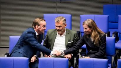 Bild: Christoph Soeder/dpa
Die drei SPD-Verteidigungsexperten schrieben gemeinsam der Fraktion.