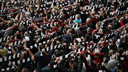 Bild: Arne Dedert/dpa
Eintracht Frankfurt wird bei der SSC Neapel nach Ablehnung eines Antrags auf Spielverlegung ohne Unterstützung der Fans spielen. (Archivbild)