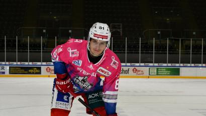 Bild: Fotoschmiede MCB
Der EV Regensburg spielt das Heimspiel am Freitag gegen Kaufbeuren im pinken Sondertrikot.