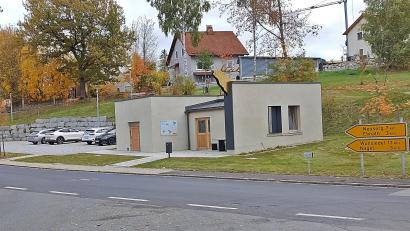 Bild: ld
Eine überraschende positive Entwicklung gibt es beim ehemaligen "Goldenen Hirschen": Auch für den Grunderwerb hat die Gemeinde nun eine Zuweisung von 23.800 Euro erhalten. Auch für die Gestaltung der Freiflächen ergeben sich nach Endabrechnung überplanmäßige Zuweisungen von 14.700 Euro.