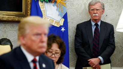 Bild: Evan Vucci/AP/dpa
Bolton veröffentlichte 2020 ein Enthüllungsbuch, in dem er ein vernichtendes Bild von Trump zeichnete. (Archivbild)