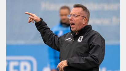 Bild: Peter Kneffel/dpa
Trainer Markus Kauczinski hat die Sechziger übernommen.