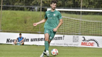 Archivbild: Hubert Ziegler
David Vidovic (hier im Spiel gegen Coburg) prallte in der Nachspielzeit mit Eintracht-Kapitän Christopher Kettler zusammen.