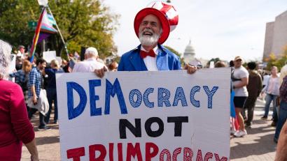 Bild: Jose Luis Magana/FR159526 AP/AP/dpa
Seit Trumps zweiten Amtsantritt hat es in den USA deutlich mehr Demonstrationen als in seiner ersten Amtszeit gegeben.