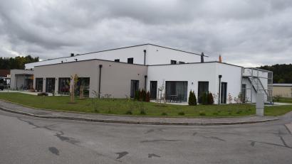 Bild: bnr
Das neue Haus "Naabwiese" ist ein weiterer Leuchtturm der Inklusion in der Marktgemeinde Wernberg-Köblitz. Es bietet Platz für 24 Personen mit geistigen Einschränkungen.