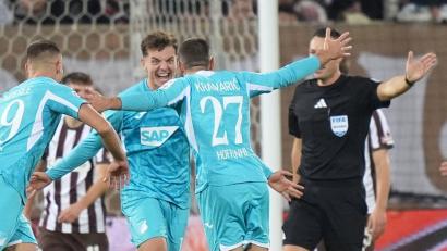 Bild: Marcus Brandt/dpa
Andrej Kramaric (vorne, 1899 Hoffenheim) jubelt nach seinem Treffer zum 2:0.
