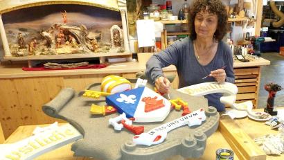 Bild: ld
Sichtlich erfreut ist Lisa Schinner über ihr gelungenes Werk, das nun fast fertig ist. Es motiviert sie, sich vielleicht an anspruchsvolle Aufgaben zu wagen.