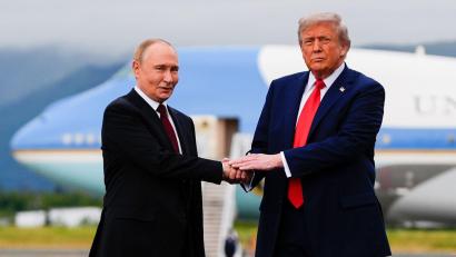 Bild: Julia Demaree Nikhinson/AP/dpa
Putin soll in seinem Telefonat mit Trump eine Gebietsabtretung von der Ukraine gefordert haben. (Archivbild)