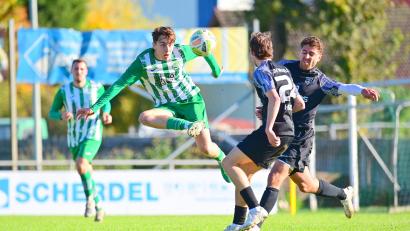 Bild: Schrems, Thomas
In einer umkämpften Partie trennten sich der SV Mitterteich um Nico Pollak (links) und der SV Mistelgau um David Langlois (rechts) 1:1-Unentschieden.