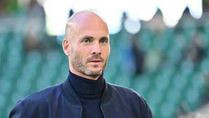 Bild: Swen Pförtner/dpa
Muss sich nach der vierten Niederlage nacheinander Gedanken machen: Wolfsburgs Trainer Paul Simonis