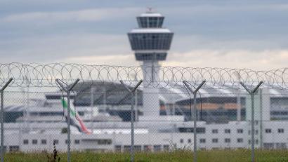 Bild: Armin Weigel/dpa
Der Flugverkehr wurde am Morgen wieder regulär aufgenommen. (Symbolbild)