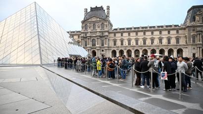 Bild: Emma Da Silva/AP/dpa
Der Louvre blieb für Besucher weiter geschlossen.