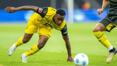 Bild: David Inderlied/dpa
Ins Straucheln geraten: Youssoufa Moukoko will seine Karriere wieder in Schwung bringen.