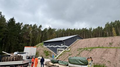 Bild: Tobias Reitmeier
Von Außen sieht man nur das Betriebsgebäude am Westenberg. Die großen Wasserkammern liegen unterirdisch.