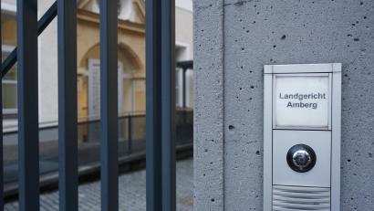 Archivbild: jut
Ein 78-Jähriger ist von der Ersten Strafkammer des Landgerichts Amberg zu einer Haftstrafe verurteilt worden. Außerdem wurde die Unterbringung in der Psychiatrie angeordnet.