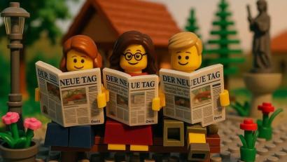 Bild: Stonewoodfilm e.V. 
Hundslinger-Szene im Kleinformat: Denise Helmschrott aus dem Filmteam Lichttechnik hat für Beiträge in Sozialen Medien auch diese Zeitungslesergruppe nachgebaut. Das Original aus "Hundslinger Hochzeit" wird demnächst im Open-Air-Kino in Friedenfels gezeigt.