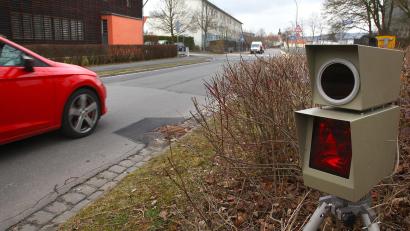 Archivbild: Wolfgang Steinbacher
Bitte lächeln! Wer geblitzt wird, kann über die beiden Wörter eher nicht lachen. In der Stadt Amberg hat es im Jahr 2024 insgesamt 6460 Mal geblitzt.