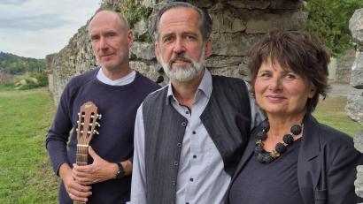 Bild: Paul Dennerlohr/exb
Rainer Turba, Manuela und Hubert Dennerlohr servieren dem Publikum eine schwarzbittere Melange aus Texten und Liedern