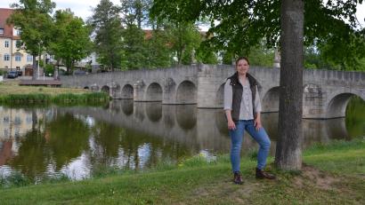Bild: as
Mit der Fischhofbrücke und dem angrenzenden Park hatte Stephanie Wenisch eine touristische Perle gleich neben ihrem Arbeitsplatz. Nach 13 Jahren im Landratsamt Tirschenreuth wendet sich die Tourismus-Expertin nun neuen Aufgaben zu.