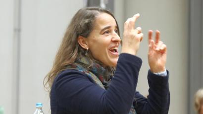 Bild: mfh
MIt Gesten und Mimik füllte Heike Heubach den Raum mit grenzenloser Begeisterung für ihre Arbeit im Bundestag.