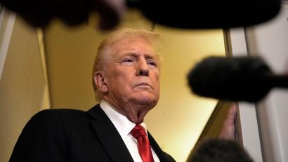 Bild: Mark Schiefelbein/AP/dpa
Trump findet wieder mildere Worte für China.