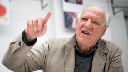 Bild: Henning Kaiser/dpa
Werner Herzog würde gerne ins All fliegen. (Archivbild)