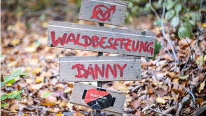 Bild: Boris Roessler/dpa
Waldbesetzung gegen Kiesabbau