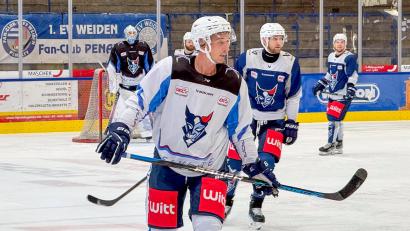 Bild: Christian Kaminsky/exb
Tomas Schmidt, der neue Verteidiger der Blue Devils Weiden, mischte bereits beim Training munter mit.
