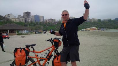 Bild: Robert Bayer
Robert Bayer auf seiner Reise mit dem Fahrrad. Für ihn war sie nicht nur ein Abenteuer, sondern auch eine Befreiung.