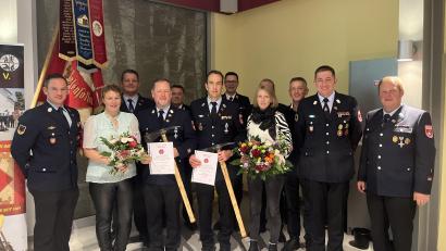 Bild: Florian Schlegel
Die beiden ehemaligen Kommandanten Thorsten Michl und Bernhard Graml wurden beim Kameradschaftsabend offiziell verabschiedet.