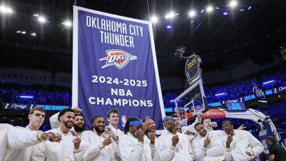 Bild: Nate Billings/AP/dpa
Erstmals in der Geschichte der Oklahoma City Thunder gab es eine Meister-Zeremonie.