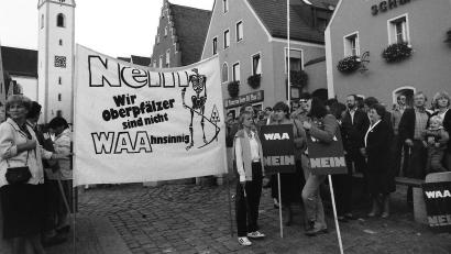 Bild: Wolfgang Nowak/exb
Anti-WAA-Demo auf dem Schwandorfer Marktplatz.