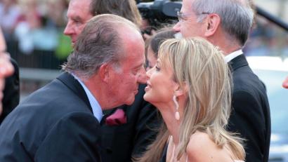 Bild: Picture Alliance/Schroewig/Maels/ZDF/dpa
Mitten in einer Wirtschaftskrise ging Spaniens König Juan Carlos auf Elefantenjagd, mit Corinna zu Sayn-Wittgenstein und Freunden - unter anderem das kostete ihn den Thron.
