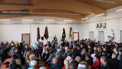 Bild: lei
Gut gefüllt war die Fahrzeughalle für den offiziellen Teil.