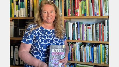 Bild: Lowak
Claudia Ritter aus Weiden ist Heilpraktikerin und Buchautorin. Seit 2012 hat sie 27 Ratgeber über die Wirkung von Heilpflanzen herausgegeben.