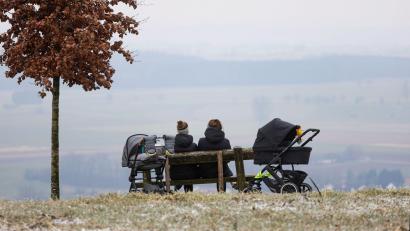 Bild: Thomas Warnack/dpa
Lieber Kinder statt Karriere? Forscher haben das Rollenbild junger Frauen untersucht (Symbolbild).